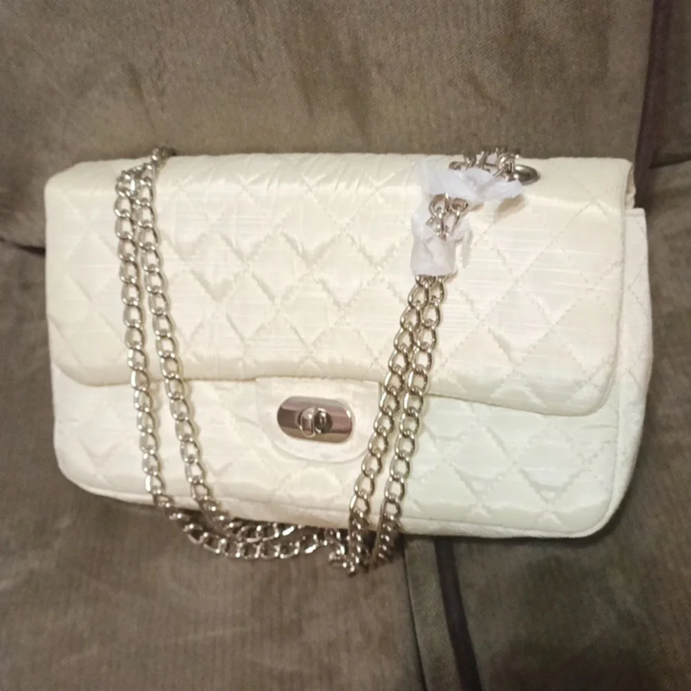 Newport news quilted chained clutch shoulder bag new never used off white.
